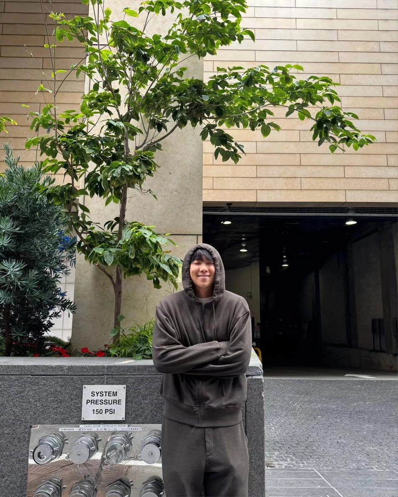 “me cook”…RM, 여름 아침 미소→힙한 여행자의 순간 / 방탄소년단 RM 인스타그램