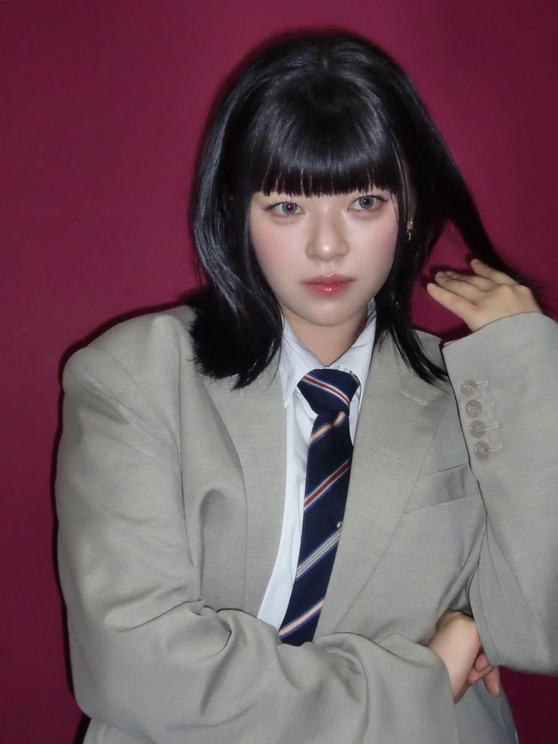 “지효가 꼭 올리라 해서”…정연, 도도한 눈빛→여름 청량美 폭발 / 걸그룹 트와이스 정연 인스타그램