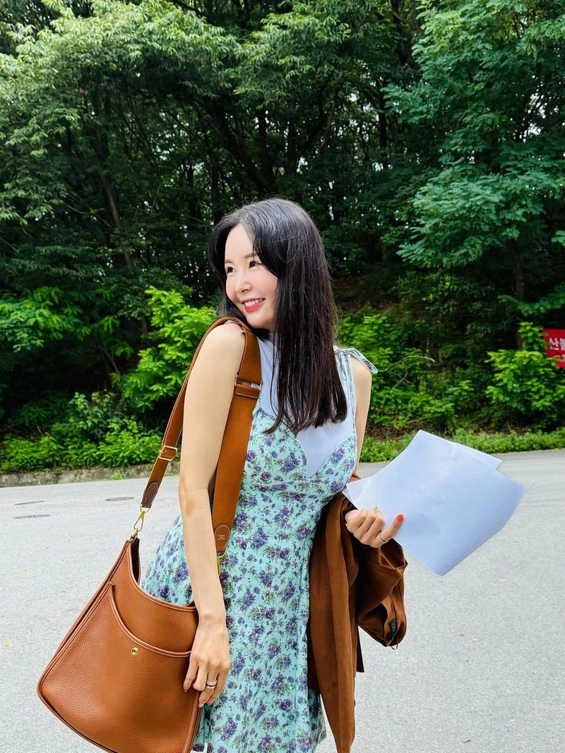 “오늘도 열일 중”…장영란, 여름바람 속 미소→소녀 감성 만개 / 방송인 장영란 인스타그램