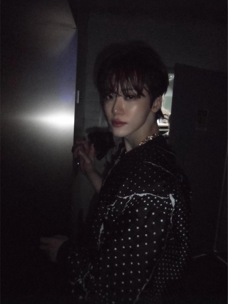 “조용한 문 앞 고요의 시선”…재민, 어둠 속 빛나는 존재감→묵직한 여운 / 그룹 NCT 재민 인스타그램