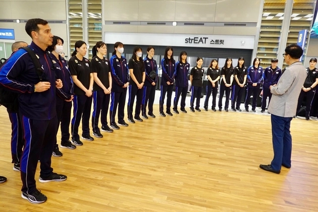 “1승 11패 VNL 강등”…한국 여자배구 대표팀 귀국, 진천선수촌 재소집 / 연합뉴스