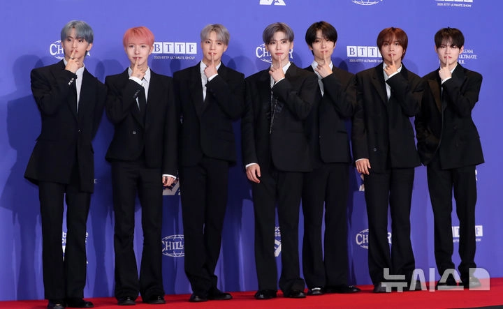 “미래가 완성될 순간”…NCT드림, ‘고 백 투 더 퓨처’로 시간여행 시작→아홉 곡 모두 성장 서사