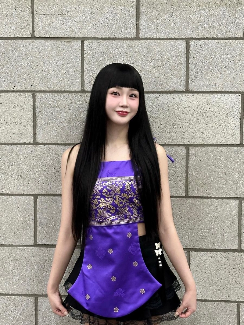 “보랏빛에 물든 순간”…홍지윤, 청초함 속 단아함→여름 압도 / 가수 홍지윤 인스타그램