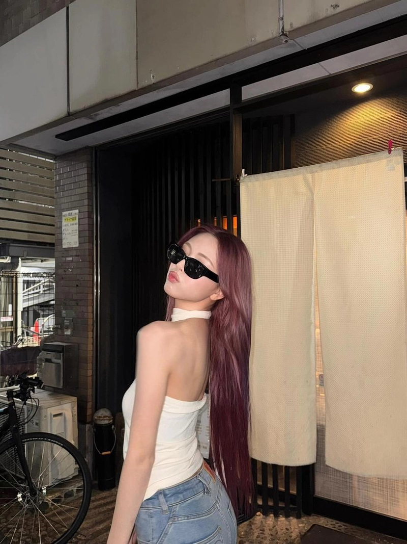 “시선을 사로잡는 자유로움”…유나, 여름밤 거리→도시적 강렬미 / 걸그룹 있지 유나 인스타그램