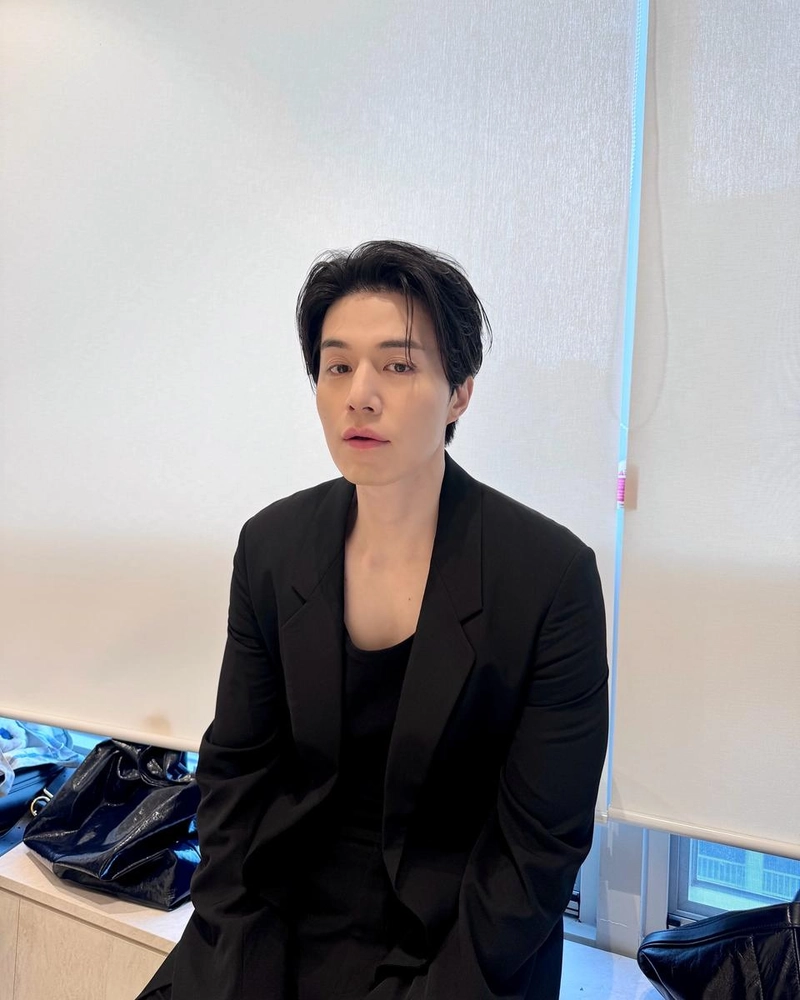 “착한 사나이 많관부”…이동욱, 도회적 무드→신작 기대감 증폭 / 배우 이동욱 인스타그램