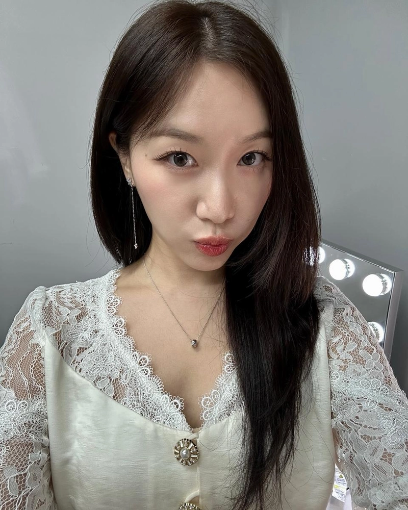“일본과 함께한 특별한 추억”…정소연, 무대 뒤 고요함→청초함 가득 셀카 / 걸그룹 라붐 정소연 인스타그램