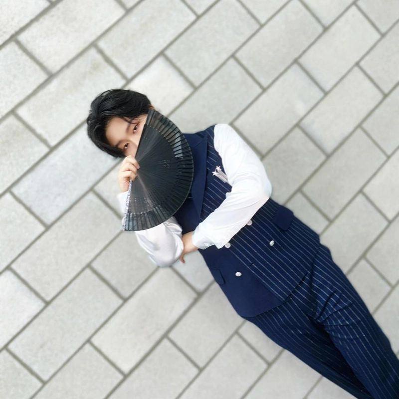 “왕자님의 꿈 많사부”…박성온, 여름 공기 속 도발→비밀스런 매력 / 가수 박성온 인스타그램