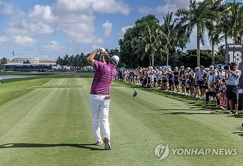 “10년 만에 PGA 투어 복귀”…트럼프 내셔널 도럴, 내년 개최 유력 / 연합뉴스