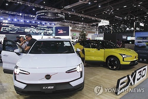 볼보, 관세·출시 지연에 1조7천억 원 충격…주가 4.4% 하락