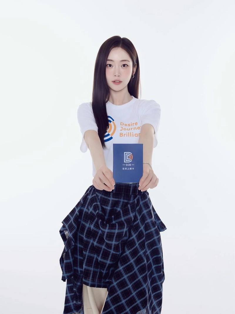 “맑고 투명한 시선”…송지우, 새로운 시작→여름 감성 입었다 / 배우 송지우 인스타그램