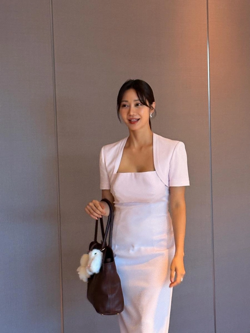 “은은하게 스며든 여름 오후”…한그루, 조용한 설렘→우아함 절정 / 배우 한그루 인스타그램