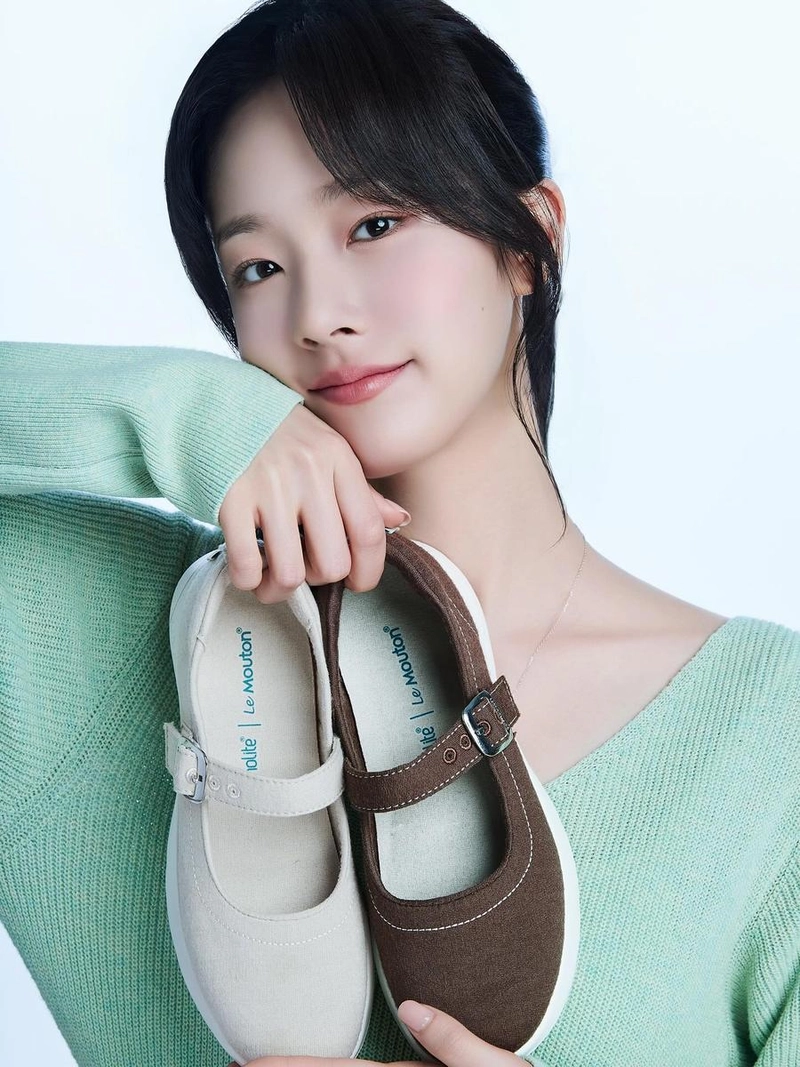“두 가지 색의 선택”…채원빈, 여름 저녁 무드→수수한 매력 발산 / 배우 채원빈 인스타그램