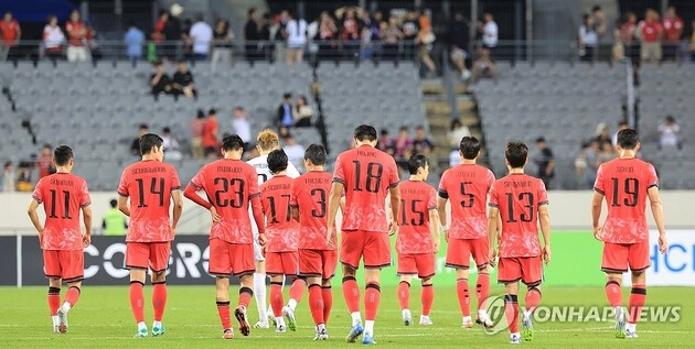 “전반 8분 실점으로 패배”…한국, 일본에 0-1 또다시 분루 삼켜 / 연합뉴스