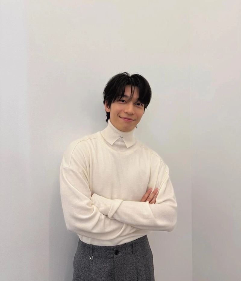 “덥지 않아”…위하준, 미소 속 온기→여름밤 설렘 증폭 / 배우 위하준 인스타그램
