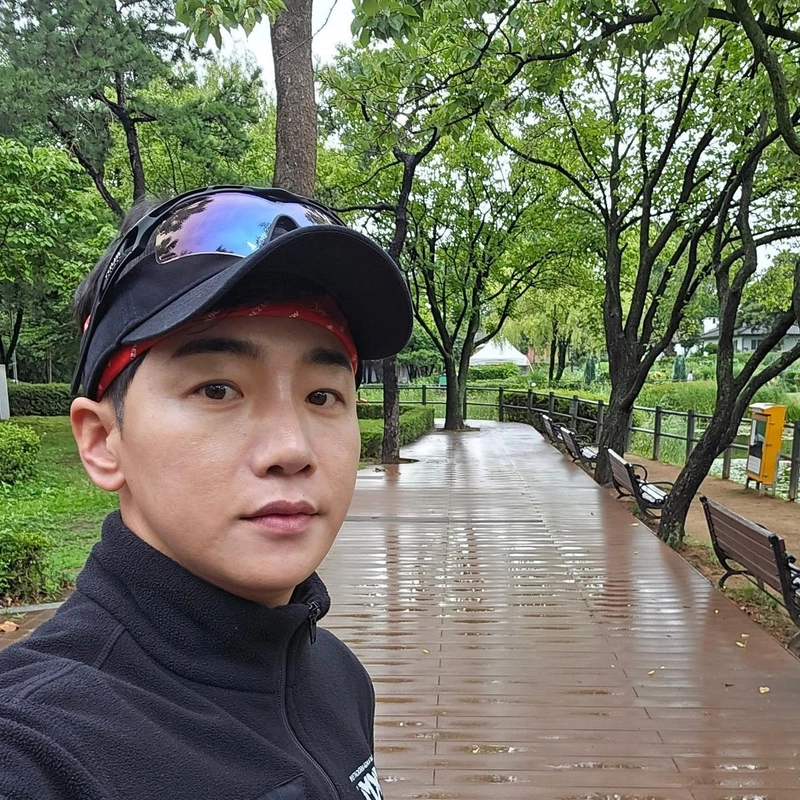 “새벽부터 전투력상승” 박군, 땀과 우정이 깃든 여름→에너지 충전 산책 / 가수 박군 인스타그램