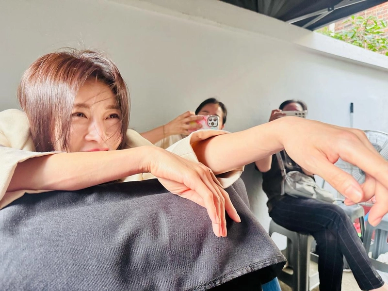 “클라이맥스”…하지원, 장난스러운 여름 오후→해맑은 미소로 압도 / 배우 하지원 인스타그램