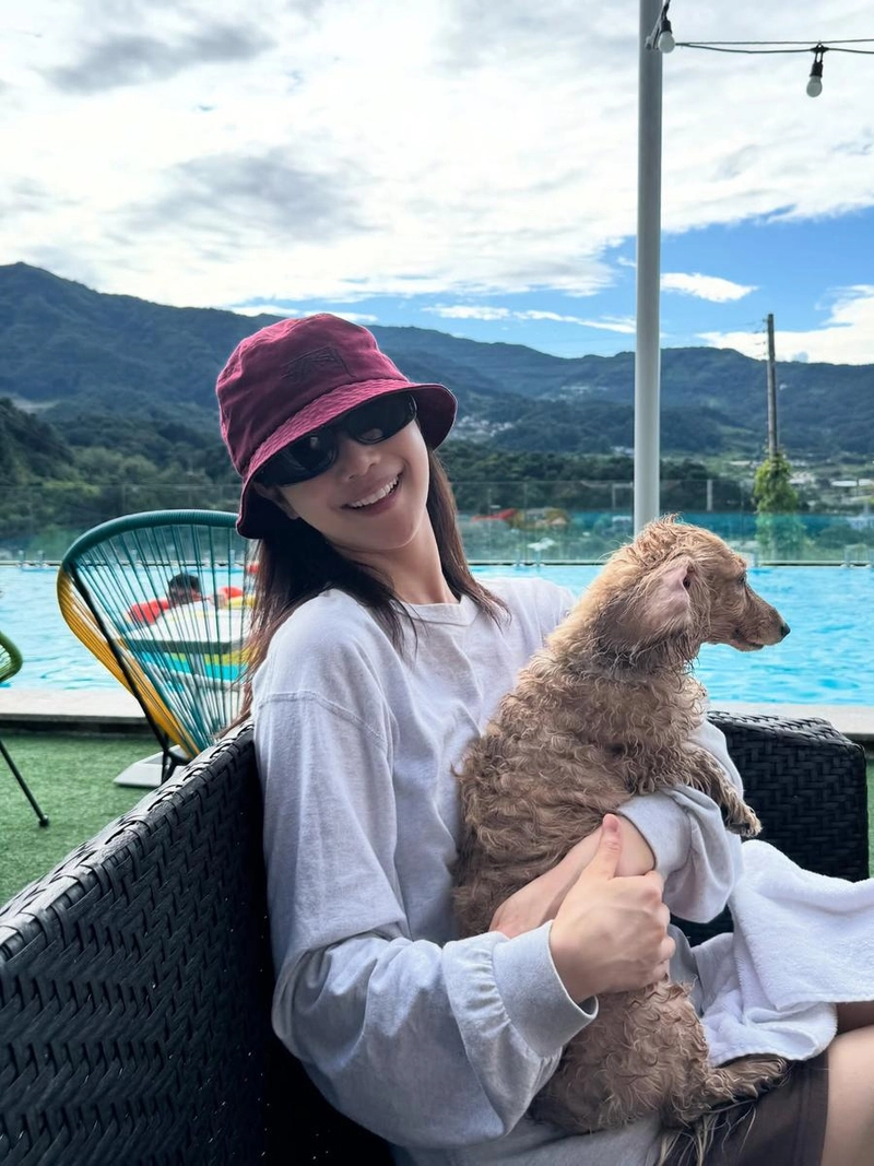 “마리도 행복한거 맞지”…김규선, 여름 오후→반려견과 자연 속 미소 / 배우 김규선 인스타그램