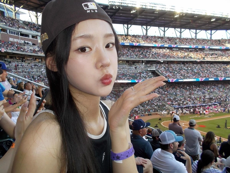 “멈춰선 순간도 뜨겁게”…김민설, 한여름 미국 야구장→자유로운 에너지 / 솔로지옥4 출연자 배우 김민설 인스타그램