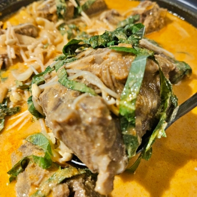 “매일아침 콩감자탕 한입에 감탄”…뚝섬역 맛집, 담백함에 매운 뼈찜 열풍→진짜 서울 명소 궁금증
