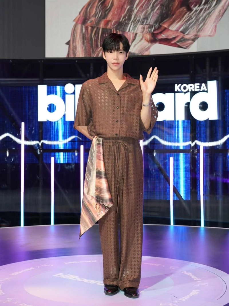 “소재에 담긴 거침, 나만의 해석”…현우, 새로움에 스며든 여름→패션 전율 / 배우 현우 인스타그램