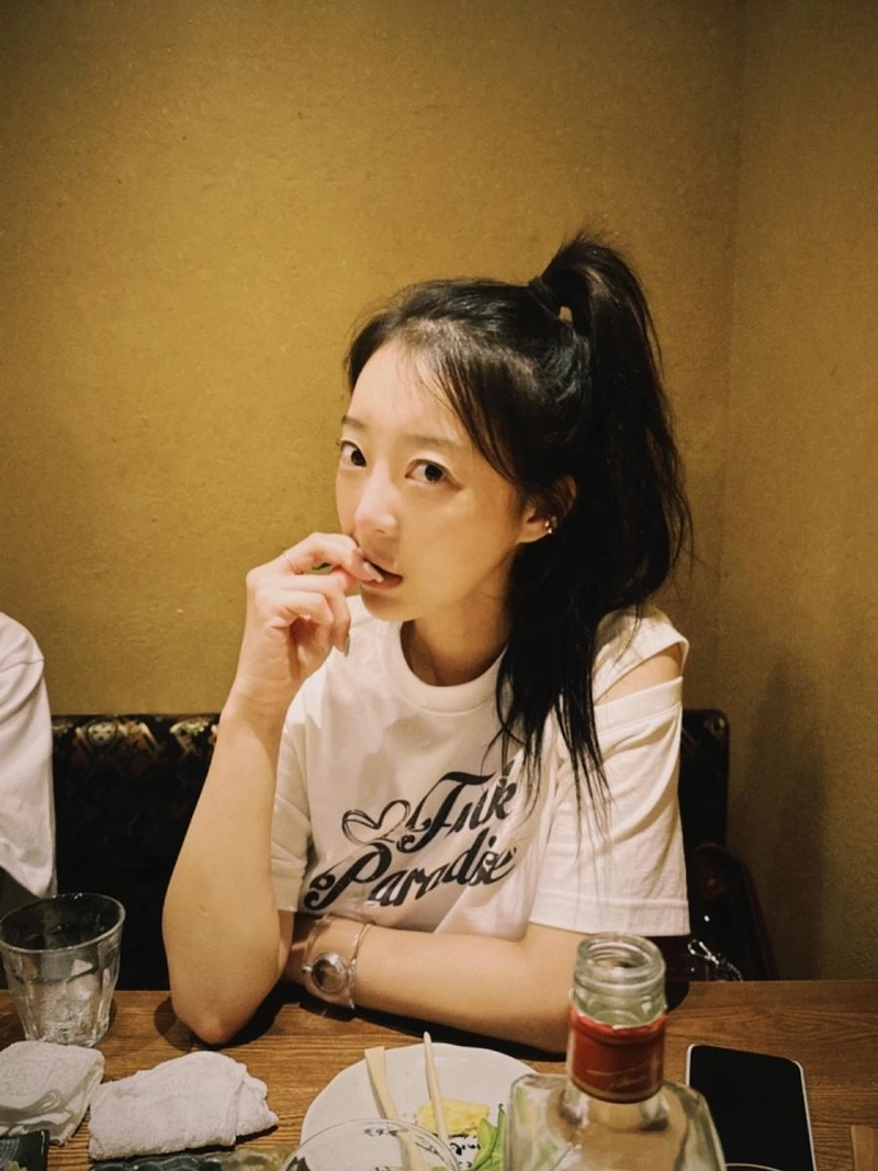 “시선을 머무르게 하던 여름밤”…서혜린, 무심한 표정→청량한 여운 / 걸그룹 EXID 서혜린 인스타그램