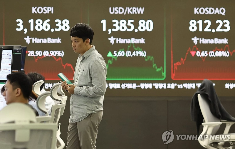 코스피 3,180선 하락…美 물가 불안에 0.90% 내려