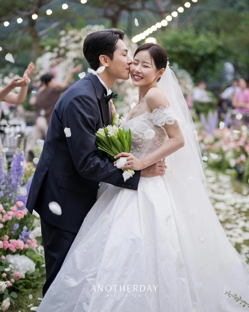 “영화 같았던 결혼식”…박하나, 뜨거운 여름날→순백의 약속 / 배우 박하나 인스타그램