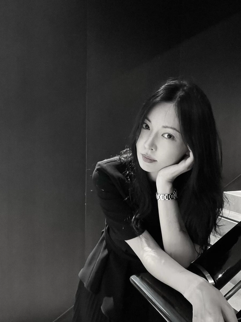 “시선이 머문 외로움”…김소연, 흑백 속 고요→아련한 여운 / 배우 김소연 인스타그램
