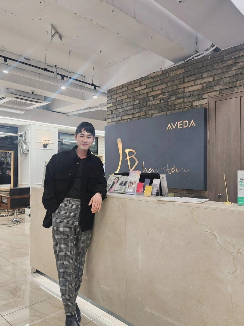 “오랜만에 머리 잘랐는데 기분이”…김민수, 산뜻한 변화→여름날 환한 미소 / 나는 솔로 25기 영수 김민수 인스타그램