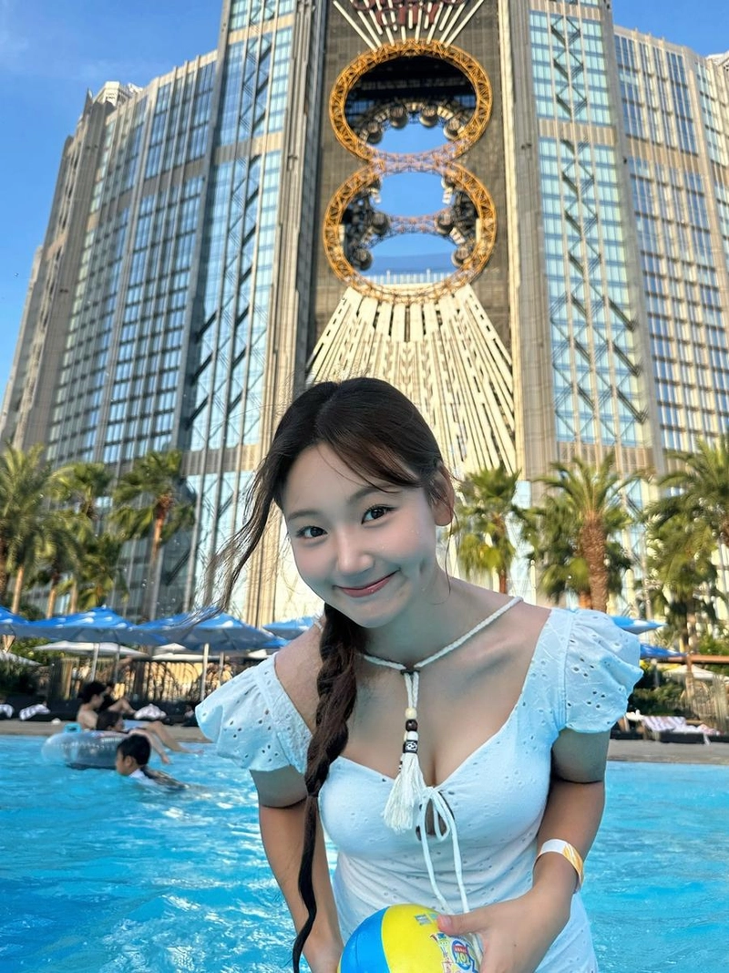 “진심으로 즐긴 하루였어요”…노희지, 여름 물빛 아래→상큼한 매력 가득 / 모델 노희지 인스타그램