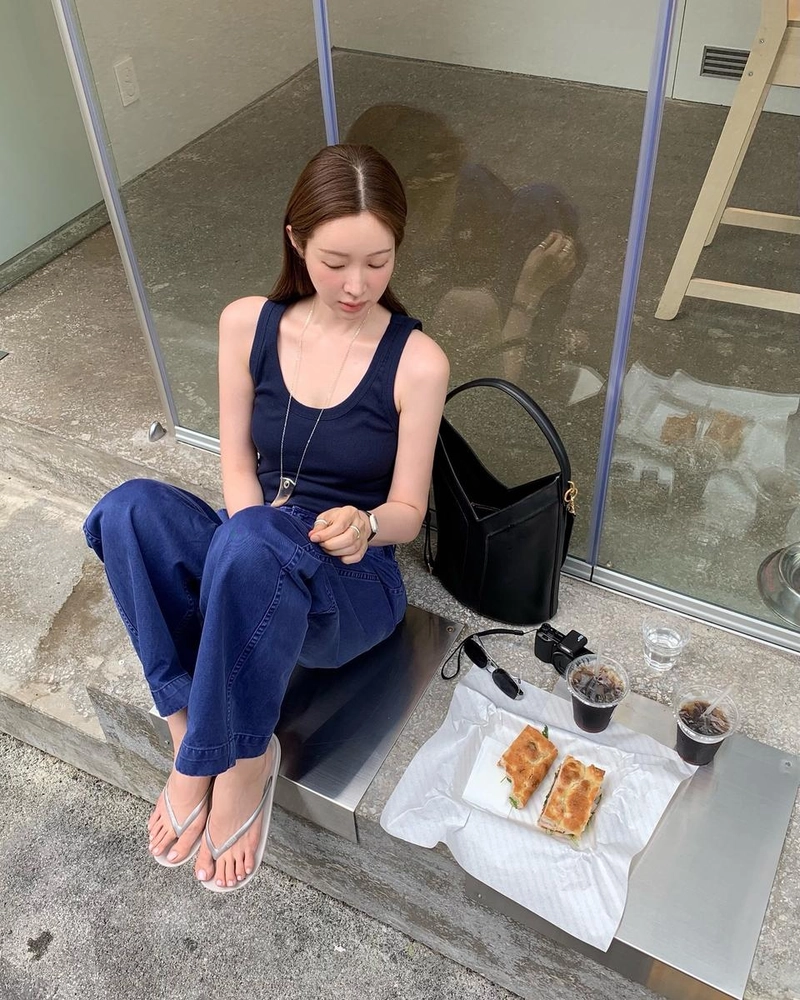 “이건 첫번째 레슨 사진 미루지 않기”…차정원, 여름 오후의 다짐→도심 속 청량한 휴식 / 배우 차정원 인스타그램