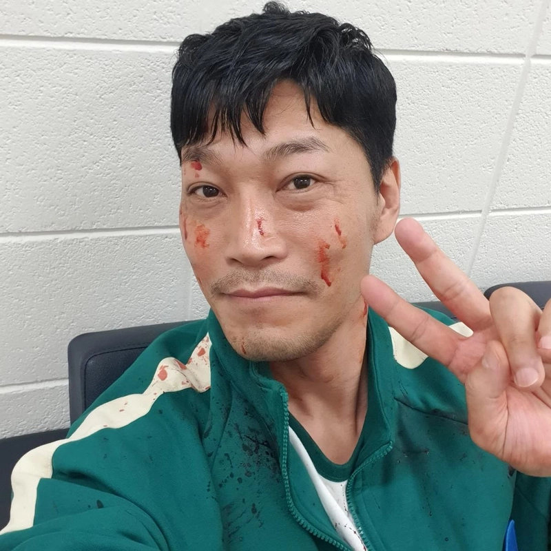 “여러명을 해친뒤 휴식중”…최귀화, 피 묻은 미소→강렬한 반전의 순간 / 배우 최귀화 인스타그램