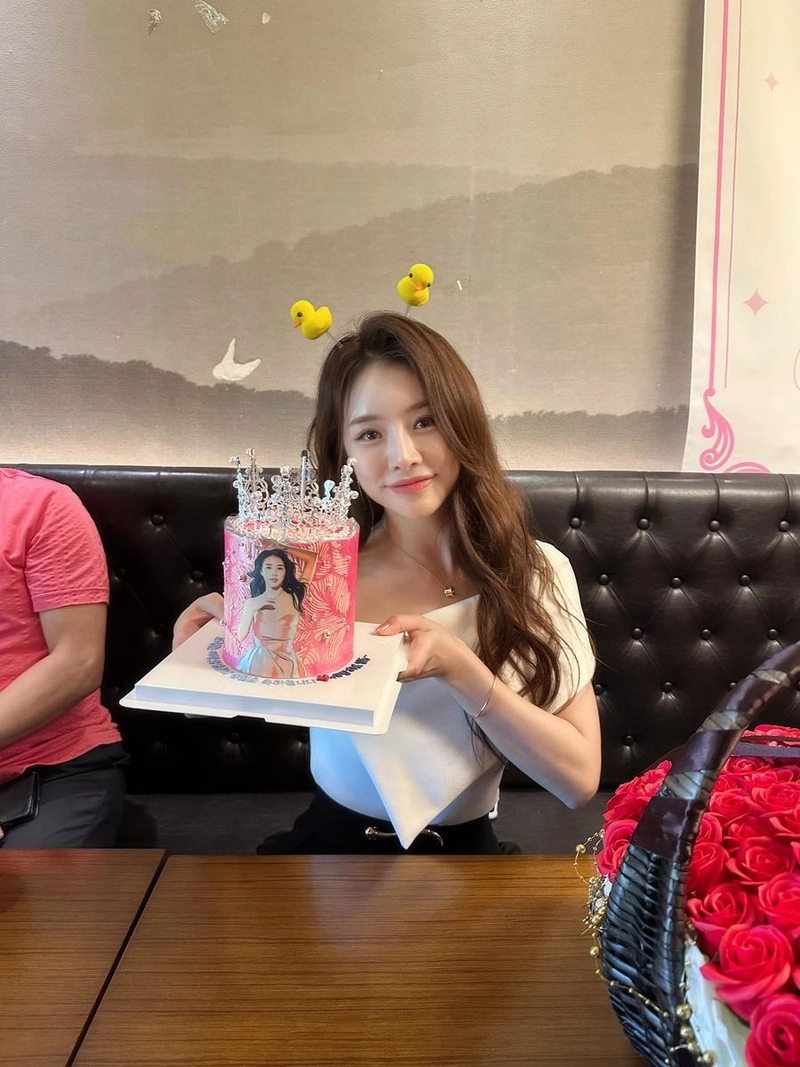 “소녀의 설렘이 물든 하루”…설하윤, 여름 생일파티→따스한 환희