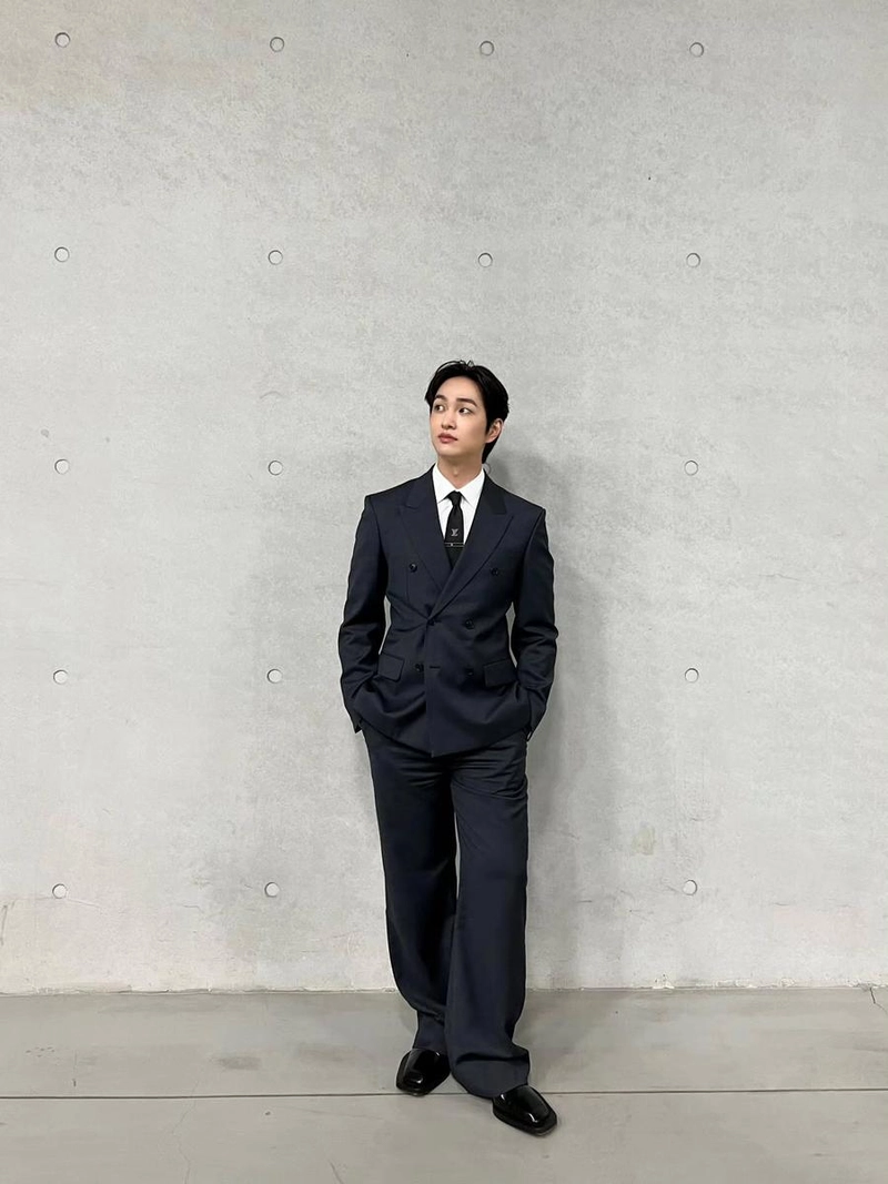 “중요한 건 컨피던스지”…온유, 시크한 정장 자태→아우라 폭발 / 샤이니 온유 인스타그램