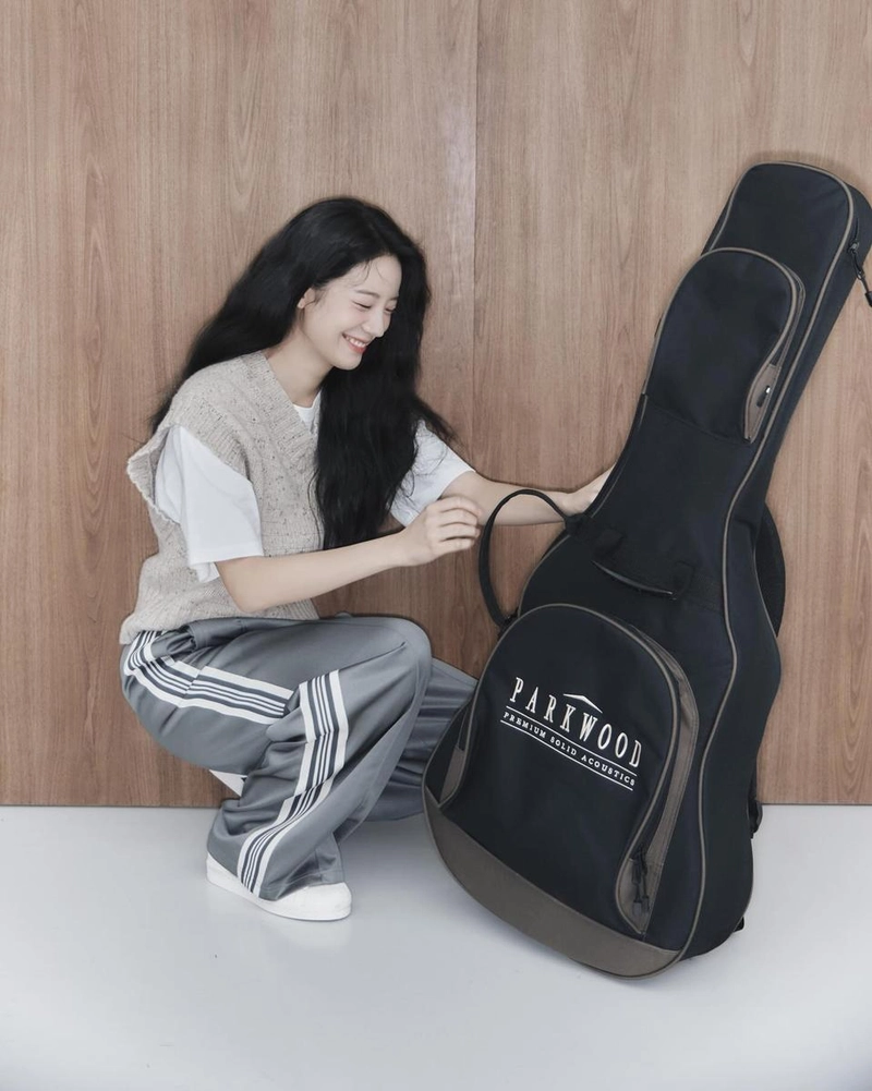 “기타를 꺼내는 순간”…장규리, 여름밤 미소→잔잔한 울림 / 배우 장규리 인스타그램