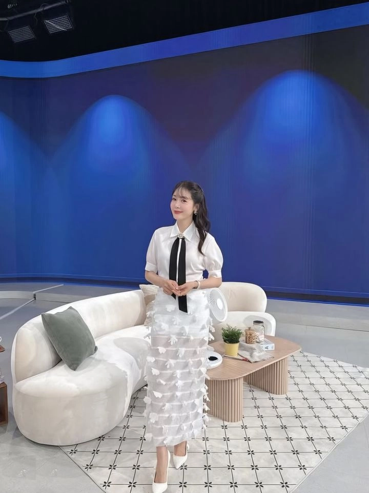 “핑클 성유리, 인형 미모로 근황 공개→안성현 보석 석방 이후 밝은 미소”