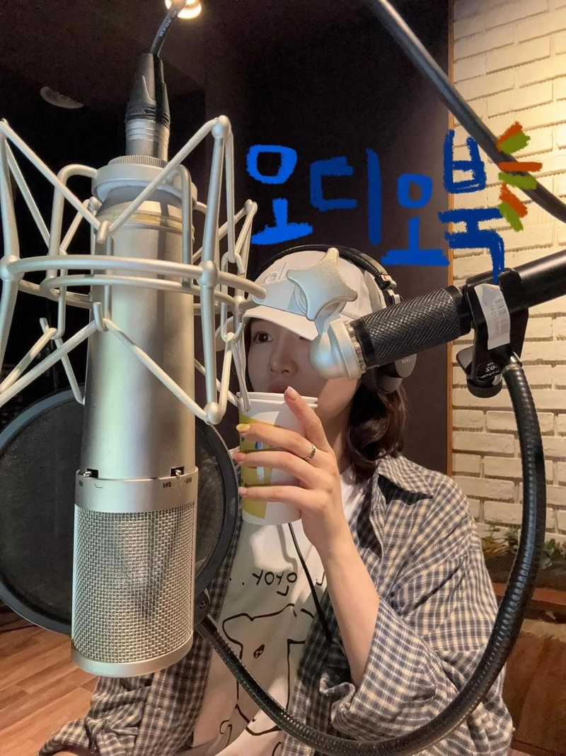“새 반지에 담긴 새로운 각오”…김진아, 여름 비 내린 밤→오디오북 첫 도전 / 너의 연애 출연자 김진아 인스타그램