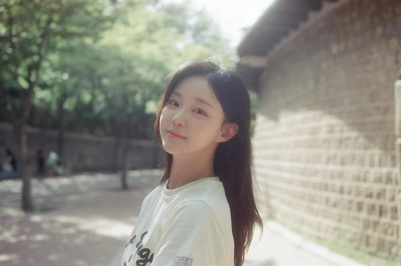 “고요한 여름 오후처럼”…김수아, 청량함 감도는 미소→산책길 분위기 / 하트페어링 출연자 김수아 인스타그램