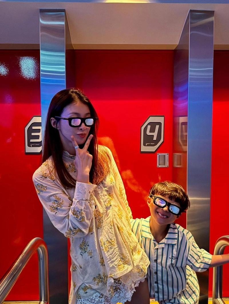 “영혼 다 끌어모아 논 하루”…이시영, 헐리우드 스튜디오→여름날 유쾌한 휴식 / 배우 이시영 인스타그램