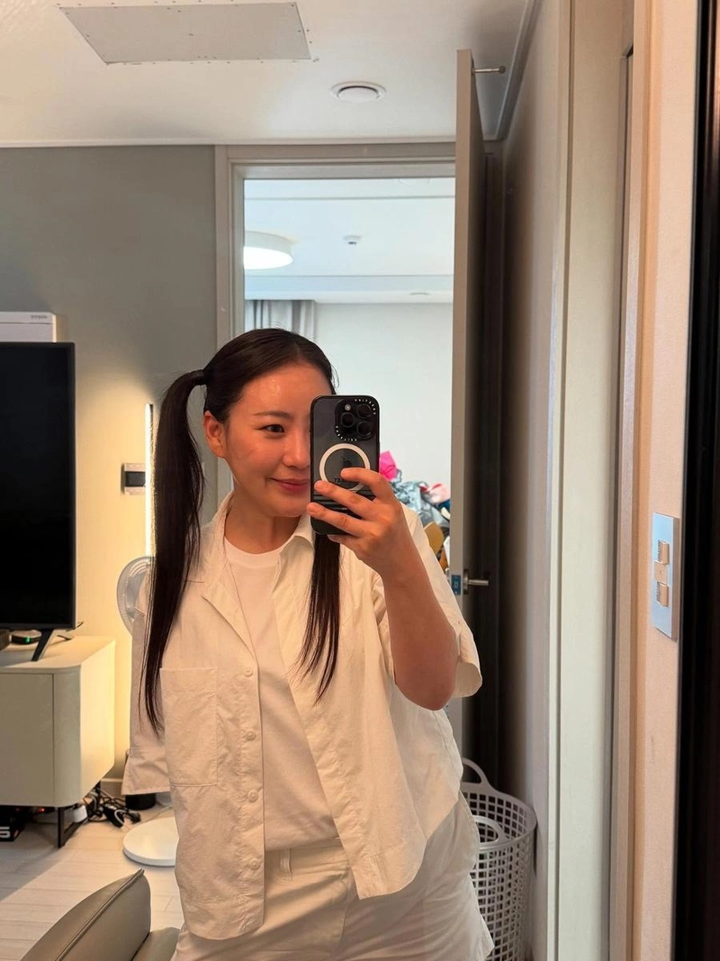 “여름빛 속 순수한 미소”…조현아, 산뜻함 속→청량한 셀카 변신 / 어반자카파 조현아 인스타그램