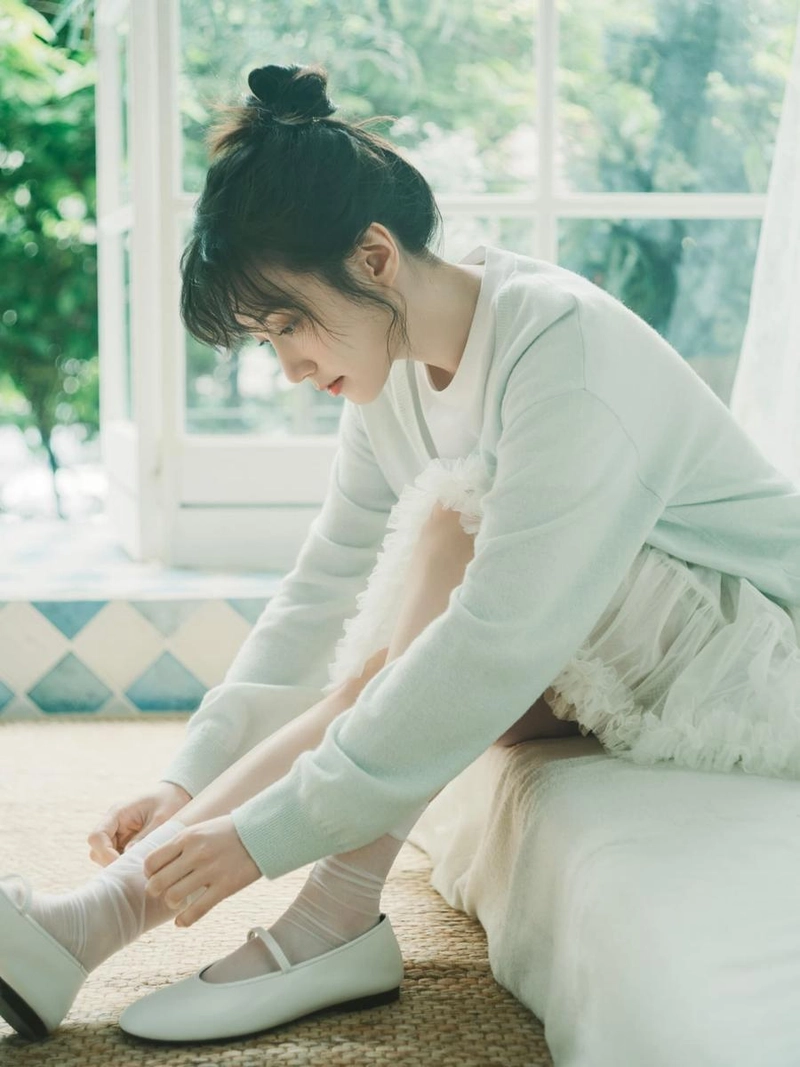 “잔잔한 설렘이 머무는 순간”…박은빈, 고요한 시선→여름 오후의 여운 / 배우 박은빈 인스타그램