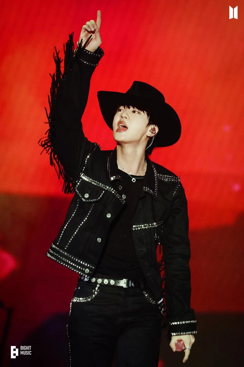 “소름 돋는 진기록”...방탄소년단 진, ‘#RUNSEOKJIN_EP.TOUR’ 일본 8층 개방→세계 공연 신화 썼다