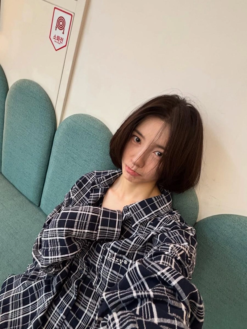 “분명 나쁜 아인 아녀도”…박지현, 쓸쓸한 눈빛→고요한 여름의 자화상 / 배우 박지현 인스타그램