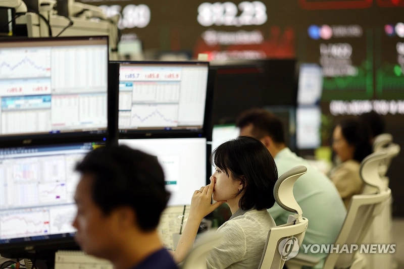 코스피 3,200선 돌파 후 하락 전환…SK하이닉스 5%↓·코스닥 약보합
