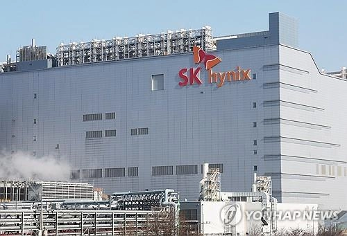 ‘SK하이닉스’ 골드만삭스 투자의견 하향…HBM 가격 하락 우려에 주가 8%↓
