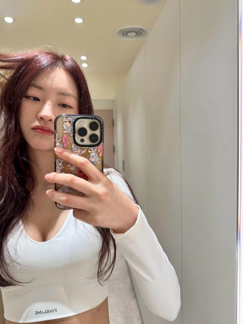 “우산을 꼭 챙겨요”…지이수, 여름 오후→싱그러운 셀카 감성 / 배우 지이수 인스타그램