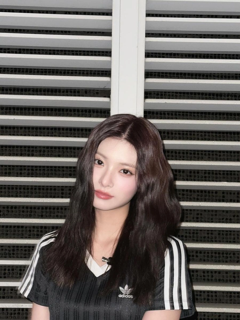 “조용한 여름 오후의 정적”…에버글로우 이런, 청량한 눈빛→감각적 여운 / 걸그룹 에버글로우 이런 인스타그램