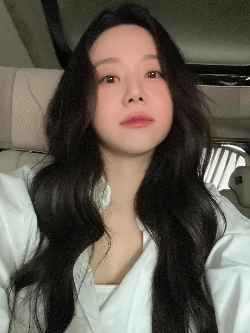 “마법처럼 가벼워진 마음”…이시원, 여름 오후→맑은 셀카 / 배우 이시원 인스타그램