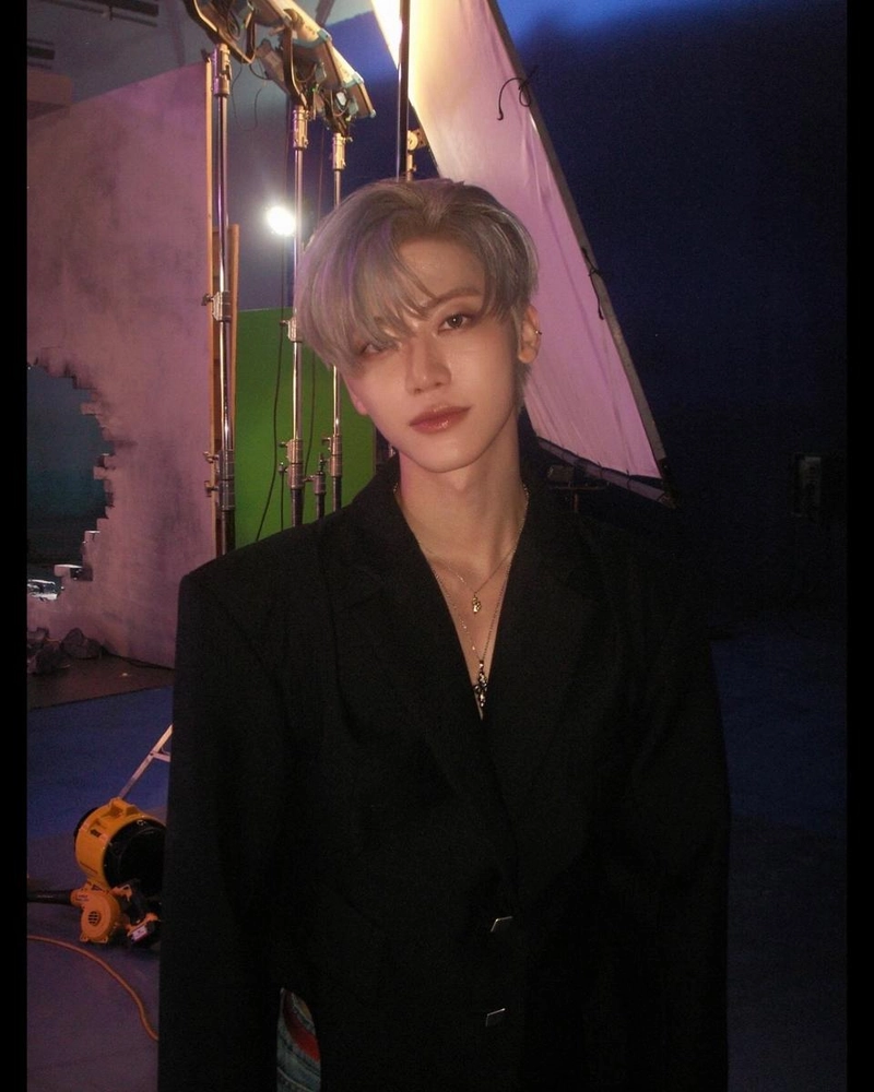 “chiller..”…재민, 은은한 조명 속 여름→눈빛에 담은 몽환적 분위기 / 그룹 NCT 재민 인스타그램
