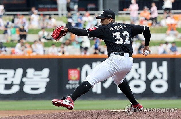 “통합우승 이끈 에이스 송별회”…쿠에바스, kt와 7년 동행 마침표 / 연합뉴스
